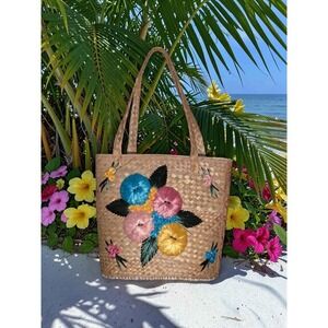 Vintage 1960s Bahamian Straw Tote Woven Beach Bag Floral Embroidered Purse